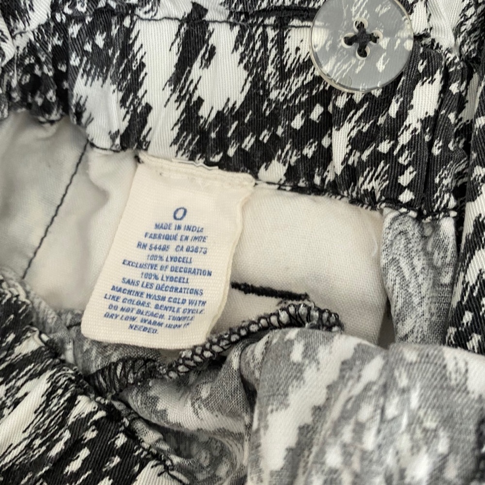 Black and White Print Shorts - Picture 5 of 5